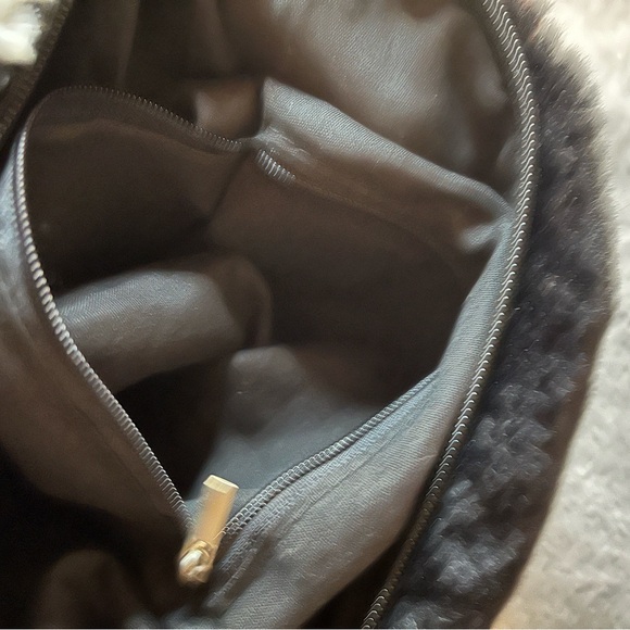 Yin Yang Faux Fur Shoulder Bag - Picture 4 of 7